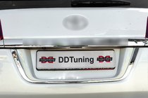 Toyota Land Cruiser 200 2007–2021 OEM lišta nad SPZ (2016+) fotografie 3