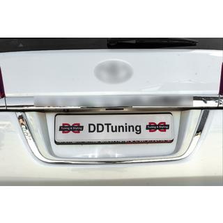 OEM lišta nad SPZ (2016+) Toyota Land Cruiser 200 2007–2021 fotografie 3