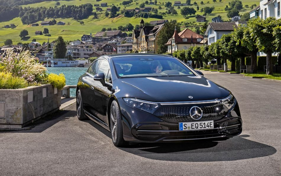EQS: vlajkový elektromobil Mercedes-Benz