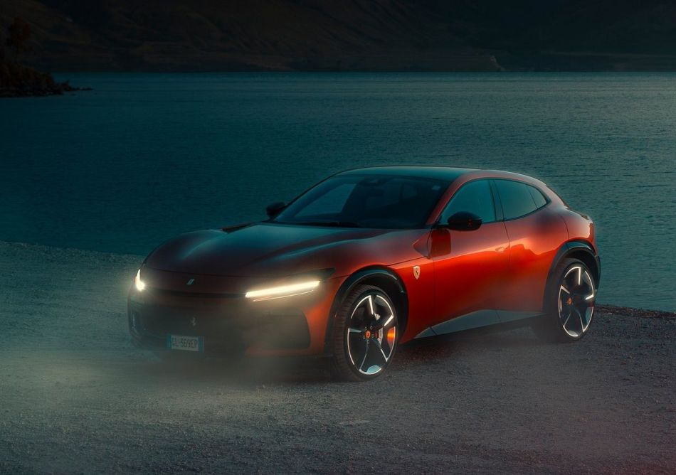Test sportovního crossoveru s pohonem všech kol Ferrari Purosangue