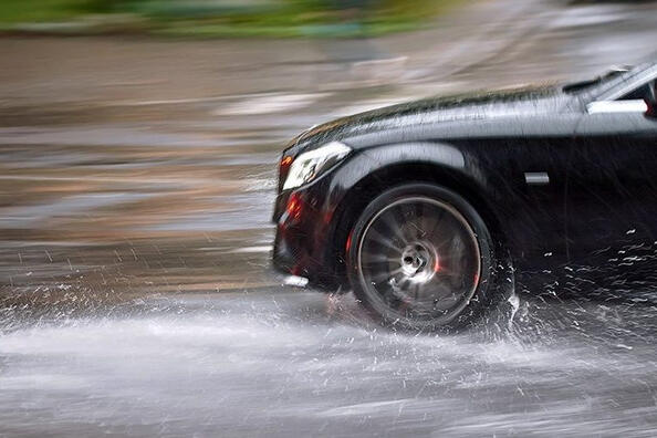 Co je to aquaplaning?