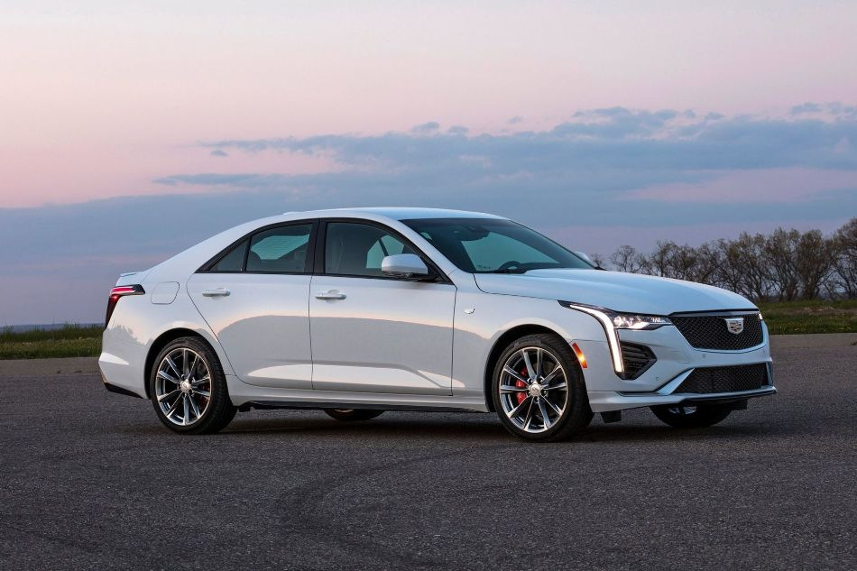 Cadillac CT4: luxus, výkon a technologie v kompaktním sedanu