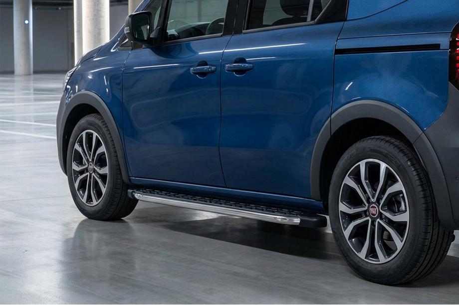 Fiat Doblo III 2023– Boční nášlapy BlackLine (2 ks, hliník) Image