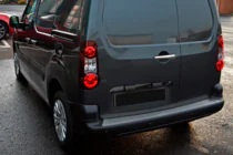 Peugeot Partner Tepee 2008–2018 Nerezové lišty na zadní nárazník OmsaLine fotografie 4