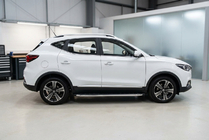 MG ZS 2017–2024 Boční nášlapy BlackLine (2 ks, hliník) fotografie 1