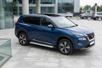 Nissan X-trail T33/Rogue 2022– Boční prahy Maya V2 (2 ks, hliník) fotografie 1