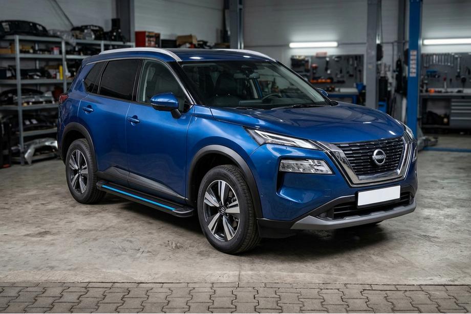 Nissan X-trail T33/Rogue 2022– Boční nášlapy Maya Blue (2 ks, hliník) Image