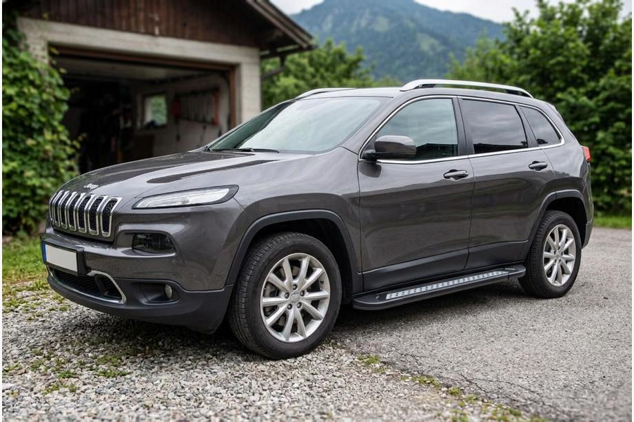 Jeep Cherokee KL 2013– Boční nášlapy Vision New Black (2 ks, hliník) Fotografie 1