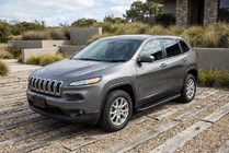 Jeep Cherokee KL 2013– Boční nášlapy Bosphore Black (2 ks, hliník) fotografie 1