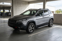 Jeep Cherokee KL 2013– Boční prahy RedLine V1 (2 ks, hliník) fotografie 1