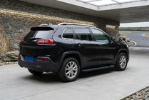 Jeep Cherokee KL 2013– Boční prahy Allmond Black (2 ks, hliník) fotografie 1