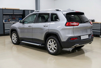 Jeep Cherokee KL 2013– Boční nášlapy Allmond Grey (2 ks, hliník) fotografie 1