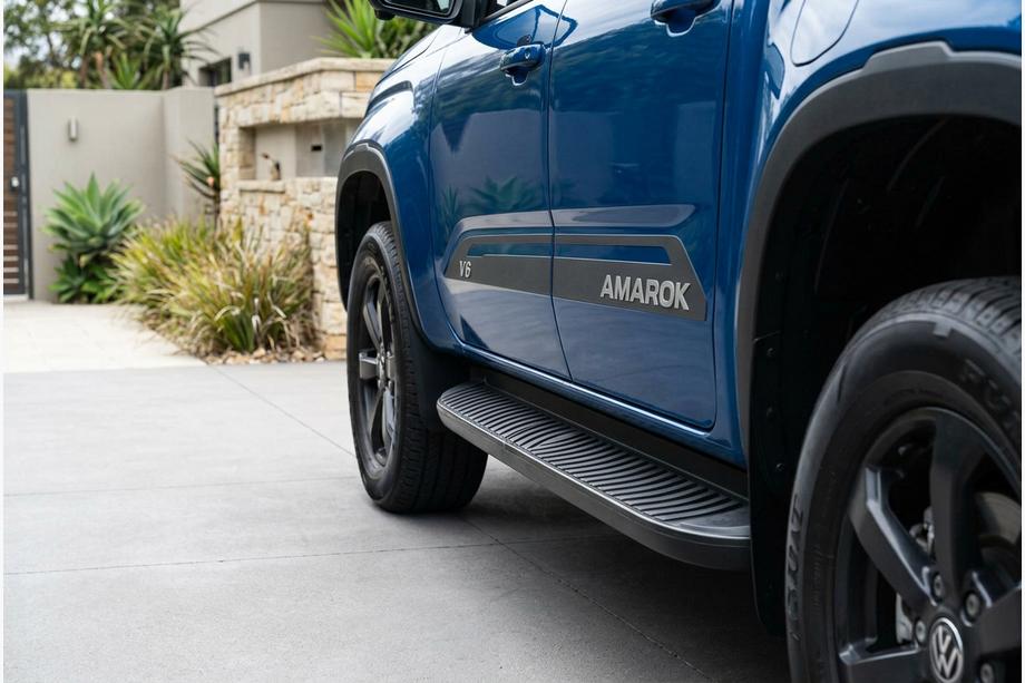 Volkswagen Amarok 2022– Boční nášlapy Tayga Black (2 ks, hliník) Image