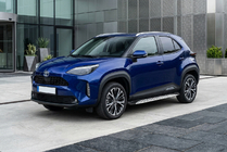 Toyota Yaris/Yaris Cross (XP210) 2020– Boční prahy Shining V1 (2 ks, hliník) fotografie 1