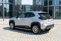 Toyota Yaris/Yaris Cross (XP210) 2020– Boční nášlapy Tayga Grey (2 ks, hliník) fotografie 1