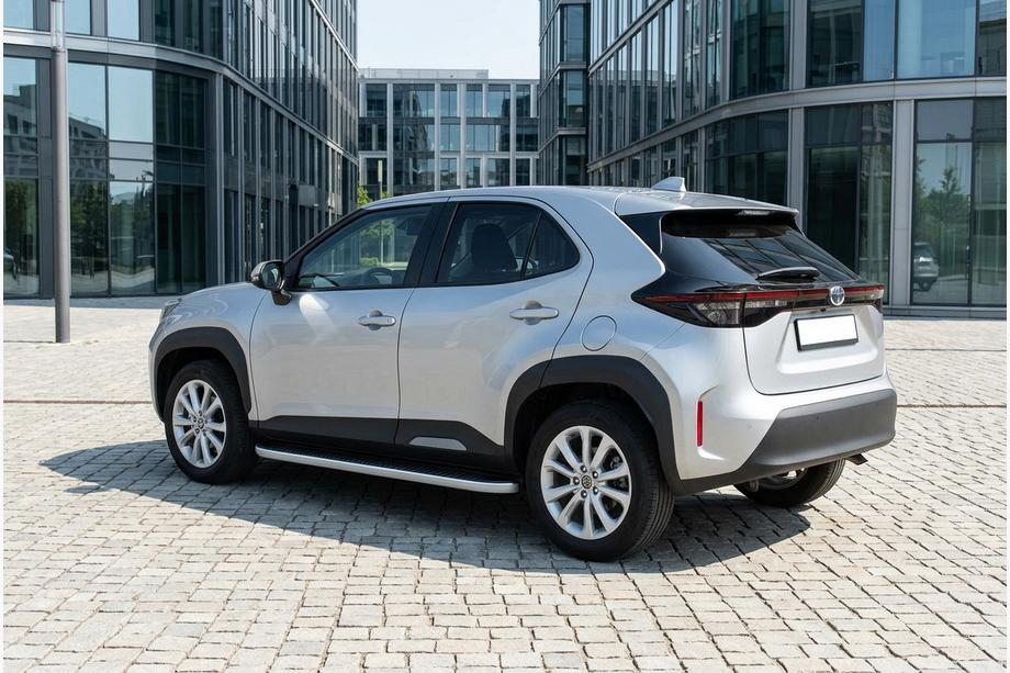 Toyota Yaris/Yaris Cross (XP210) 2020– Boční nášlapy Tayga Grey (2 ks, hliník) Image