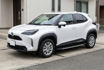 Toyota Yaris/Yaris Cross (XP210) 2020– Boční nášlapy Bosphore Grey (2 ks, hliník) fotografie 1