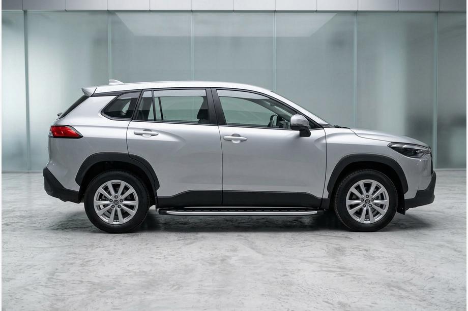 Toyota Corolla Cross 2020– Boční nášlapy Fullmond (2 ks, hliník) Fotografie 1