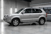 Hyundai Tucson JM 2004– Boční prahy Shining V1 (2 ks, hliník) fotografie 1