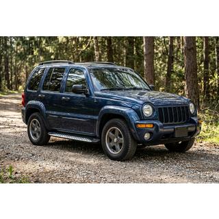 Boční prahy Shining V1 (2 ks, hliník) Jeep Cherokee/Liberty 2002–2007 fotografie 1