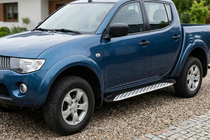 Fiat Fullback 2016– Boční prahy Shining V1 (2 ks, hliník) fotografie 1
