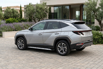 Hyundai Tucson NX4 2021– Boční prahy Shining V1 (2 ks, hliník) fotografie 1