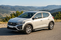 Dacia Sandero 2021– Boční prahy Shining V1 (2 ks, hliník) fotografie 1