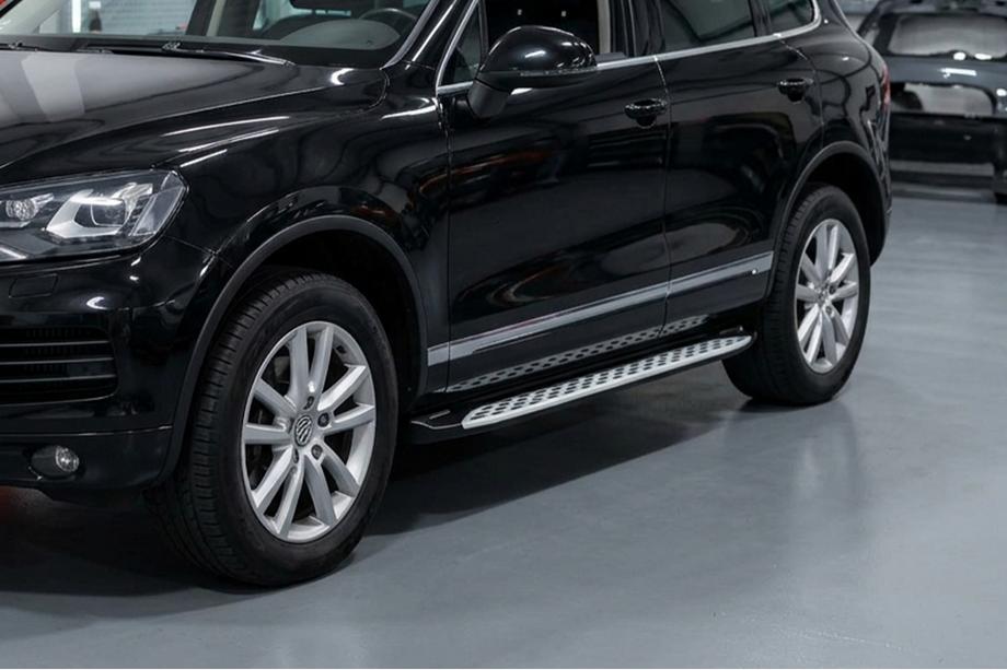 Porsche Cayenne 2010–2017 Boční prahy Shining V1 (2 ks, hliník) Image