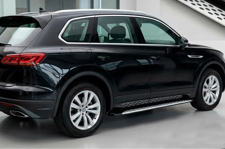 Volkswagen Touareg 2018– Boční prahy Shining V1 (2 ks, hliník) Fotografie 1