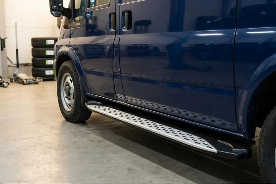 Ford Transit 2000–2014 Boční nášlapy Shining V1, L1 (krátká) (2 ks, hliník) Image