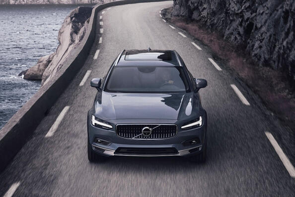 Volvo V90 Cross Country: recenze zvýšeného kombi do terénu