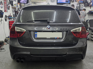 BMW řady 3 E90/E91 2005–2011 Jubilejní emblém 74 mm (zadní) fotografie 3