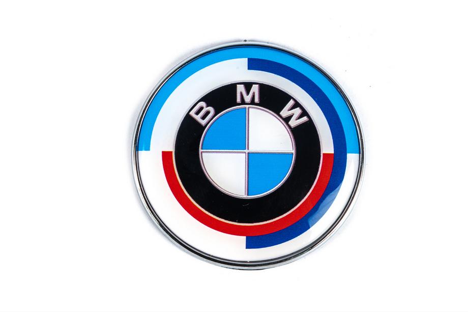 BMW řada 3 F30/F31 2012–2019 Jubilejní emblém 82 mm (přední) Fotografie 2