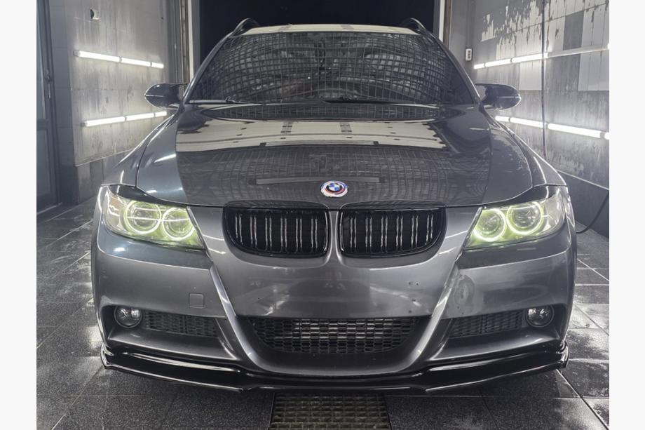 BMW řady 3 E90/E91 2005–2011 Jubilejní emblém 82 mm (přední) Image
