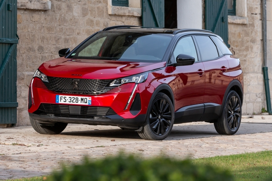 Recenze modernizovaného crossoveru Peugeot 3008 druhé generace