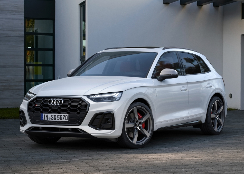 Recenze modernizovaného sportovního crossoveru Audi SQ5