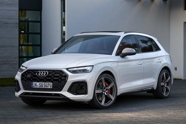 Recenze modernizovaného sportovního crossoveru Audi SQ5