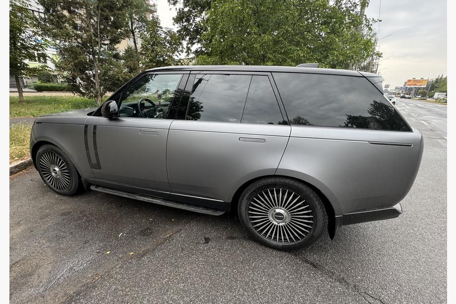 Range Rover V L460 2021– Boční prahy – originální design (pro SWB) Image