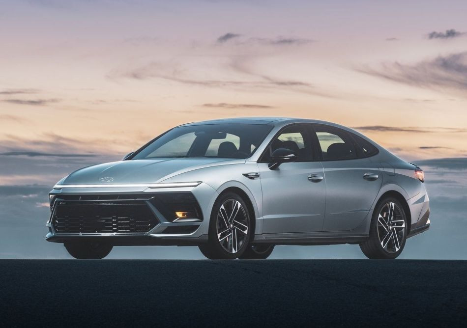 Recenze modernizovaného sedanu osmé generace Hyundai Sonata