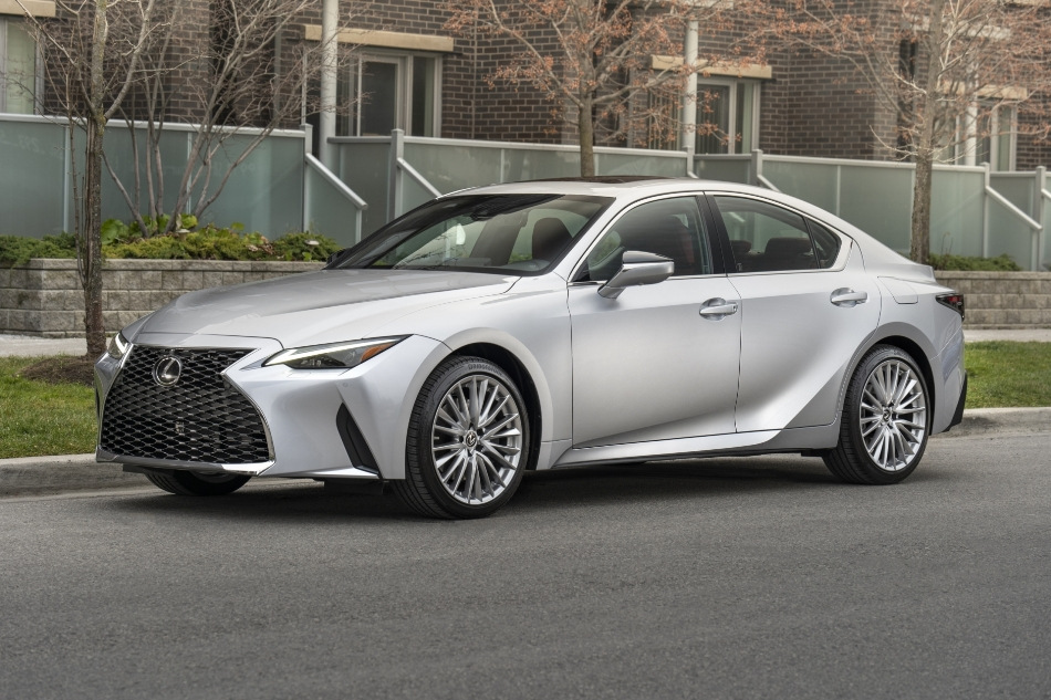Recenze modernizovaného sedanu Lexus IS