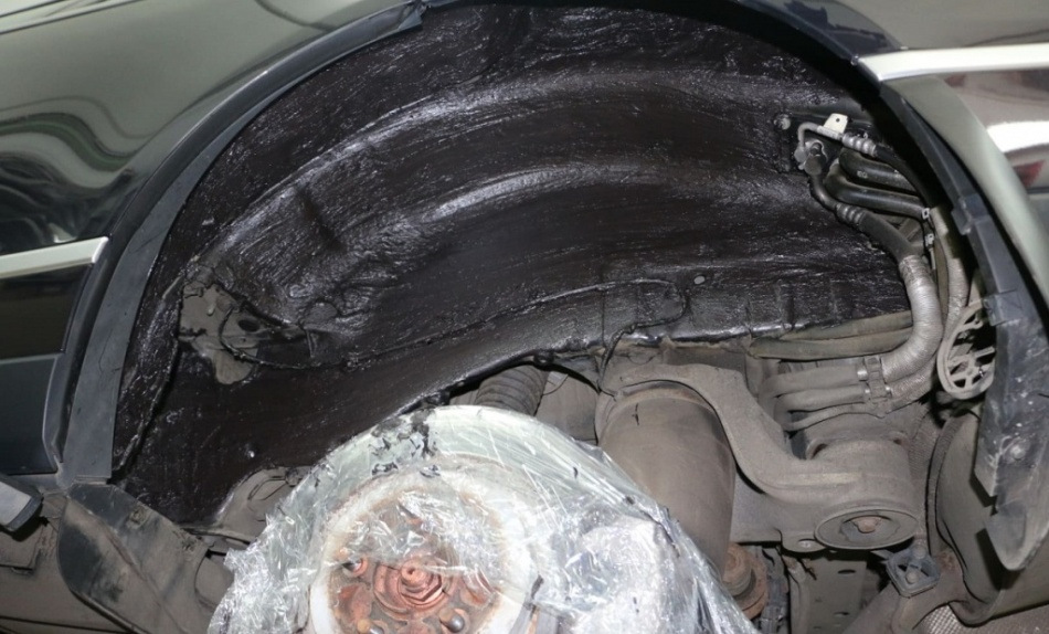 Co je tekutá zvuková izolace pro auto: plusy a minusy