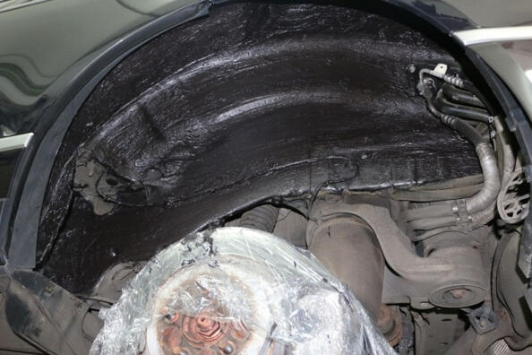 Co je tekutá zvuková izolace pro auto: plusy a minusy
