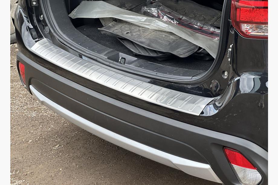 Mitsubishi Outlander 2012–2021 Nerezová lišta na zadní nárazník 2015-2021 Carmos Image