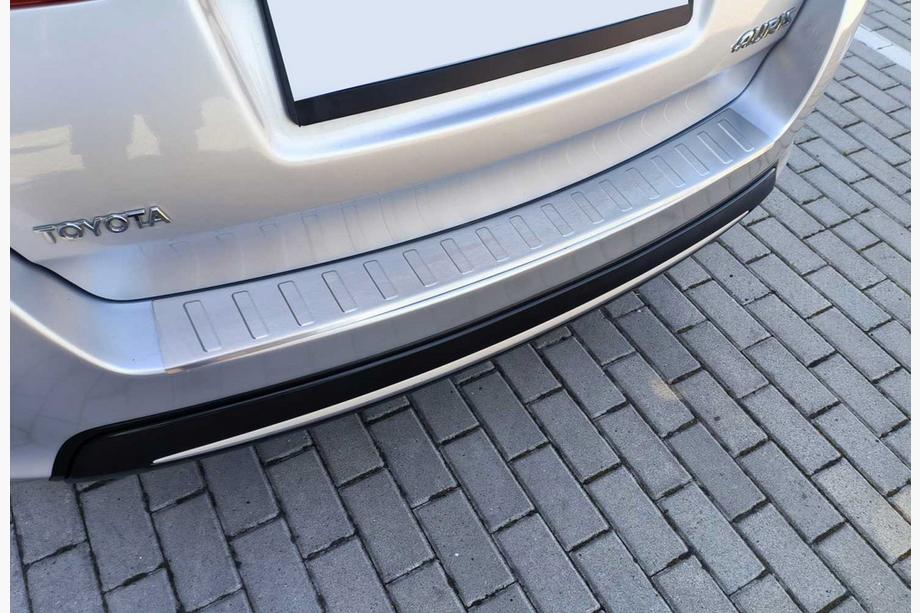 Toyota Auris 2012–2018 Chromová lišta na zadní nárazník Carmos (SW) (nerez) Fotografie 1