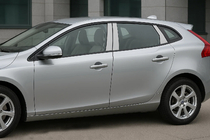 Volvo V40 2012– Nerezové kryty sloupků dveří fotografie 1