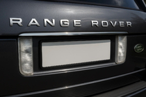 Range Rover III L322 2002–2012 Lišta nad SPZ (Carmos, nerez) fotografie 1