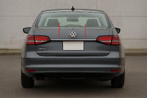 Volkswagen Jetta 2011–2018 Lišta nad SPZ (Carmos, nerez) fotografie 1