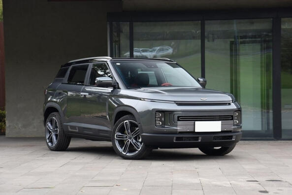 Geely ICON: stylový a technologický hybridní crossover