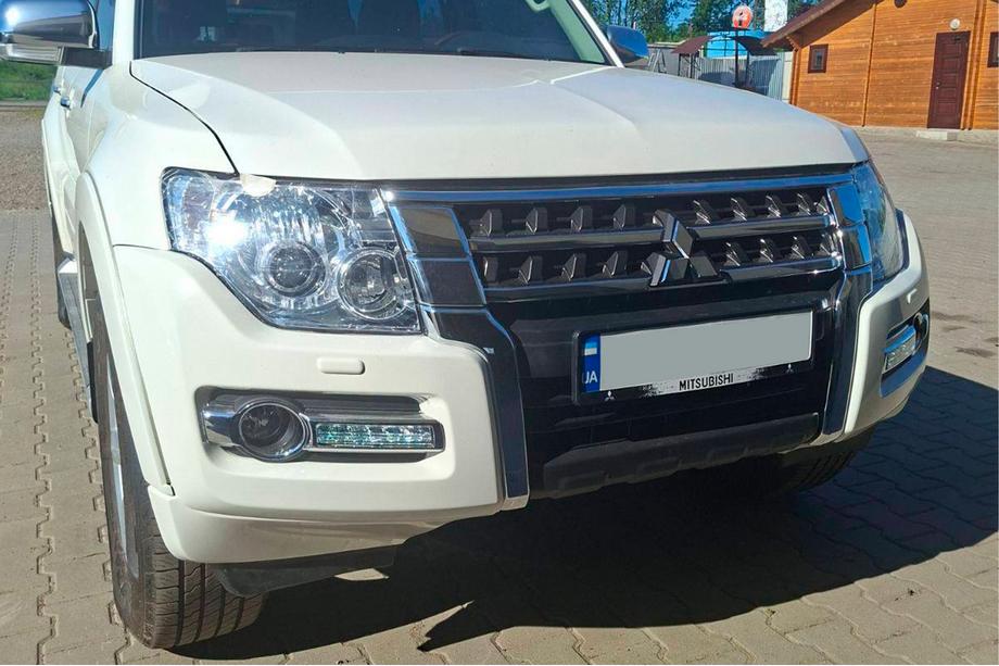 Mitsubishi Pajero Wagon IV 2006–2021 Přední světlomety OEM (2 ks) Image
