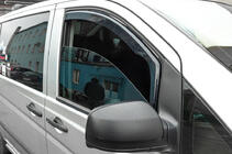 Mercedes Vito W639 2004–2014 Vkládací deflektory oken Niken Luxury (2 ks) fotografie 9